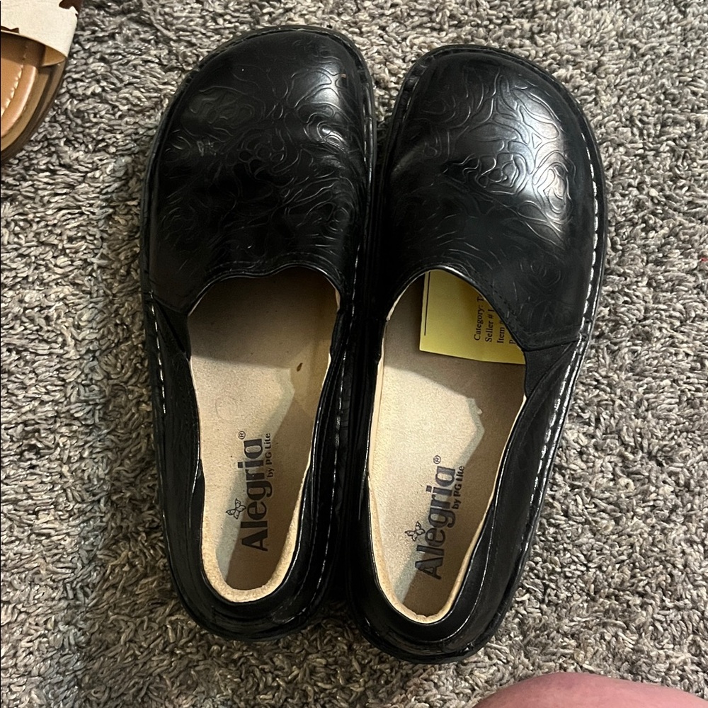 Alegria women’s  Embossed Black Loafers